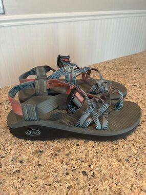 Women’s 8 Chaco Sandals